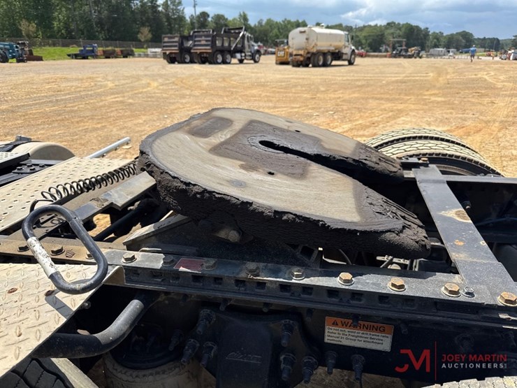 2020-freightliner-day-cab-truck-tractor-image-10