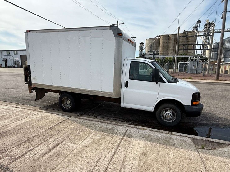 2009-chevrolet-express-3500-image-7