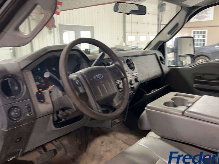 2014-ford-f350-image-16