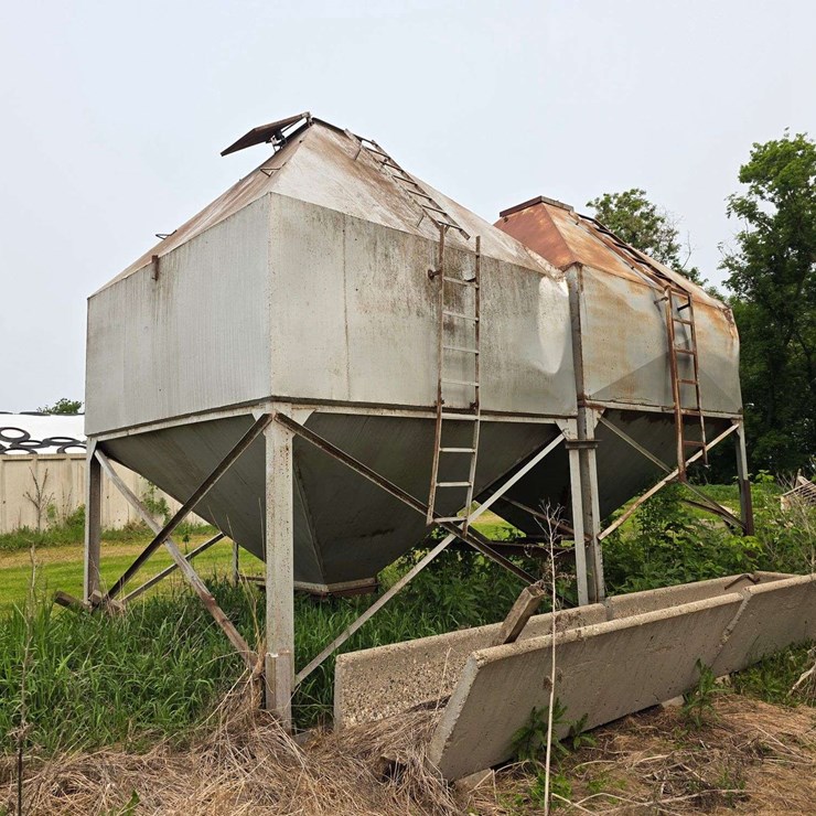 (2) Lowry 30 Ton Bulk Bins, Loading is Available
