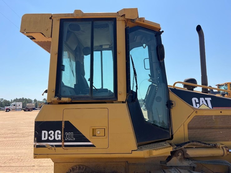 2004-caterpillar-d3g-xl-image-22