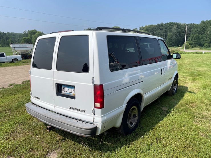 2001-chevrolet-astro-image-3