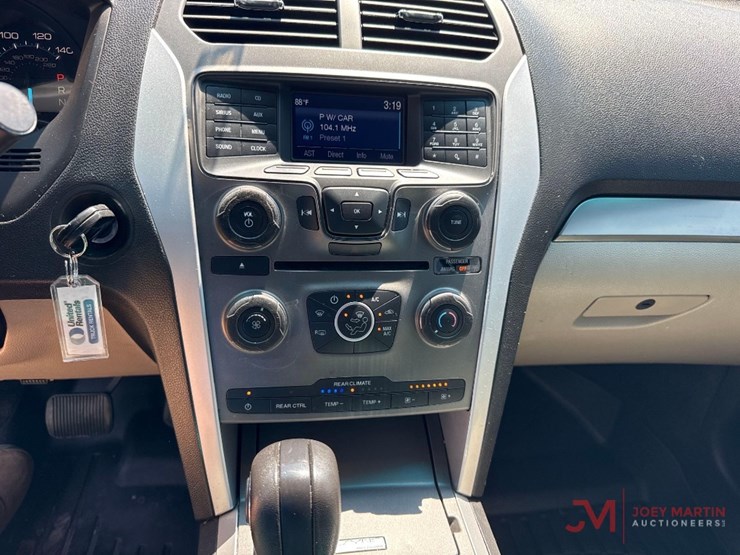 2014-ford-explorer-image-23