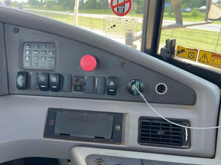 2012-volvo-a40f-image-32