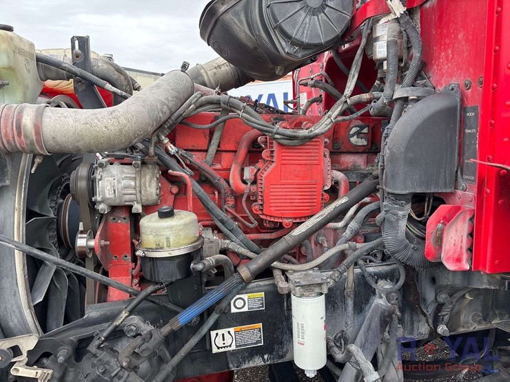 2009-peterbilt-384-image-25