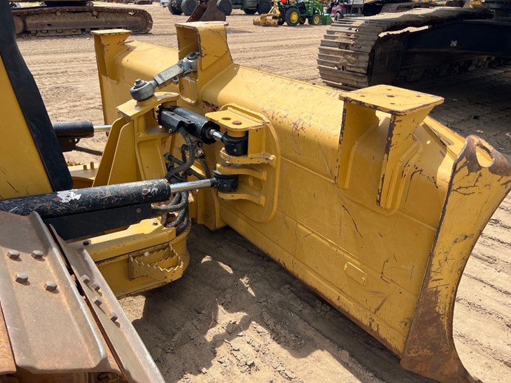 2021-caterpillar-d3-lgp-image-21
