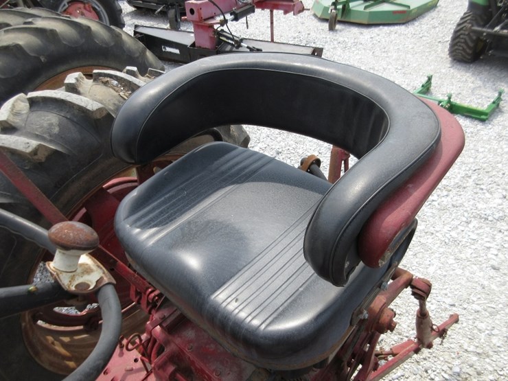 ih-farmall-504-tractor-image-7