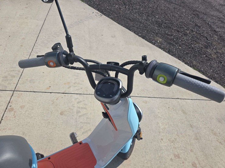 2021-segway-c80-electric-scooter,-750-watt,-20-mph-max,-pedals,-comes-with-a-charger,-*unknown-worki-image-5