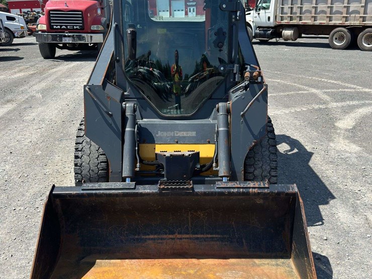 john-deere-314c-wheeled-skid-steer-image-7