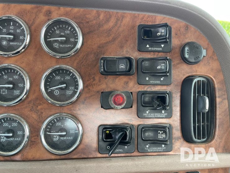 2008-peterbilt-384-image-61