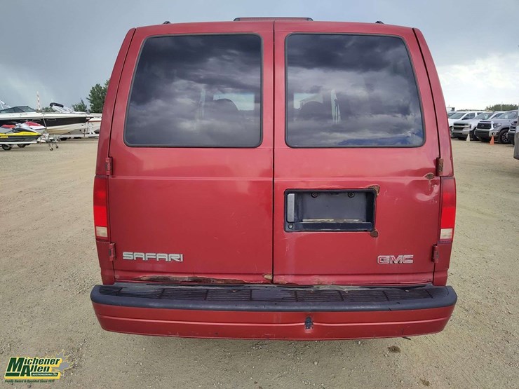 1998-gmc-safari-image-31