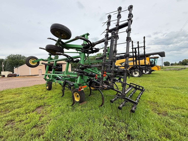 john-deere-680-image-10