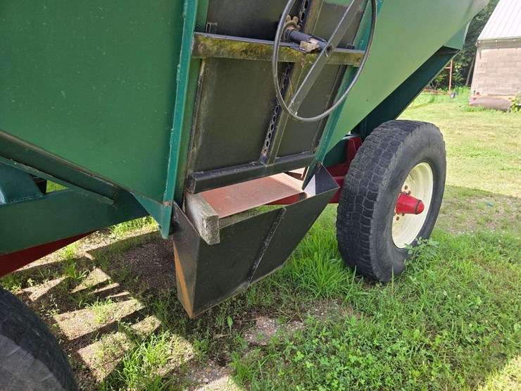 dakon-gravity-box-on-dakon-model-1212-running-gear,-extendable-hitch,-10.00-20-tires-on-8-bolt-rims,-image-8