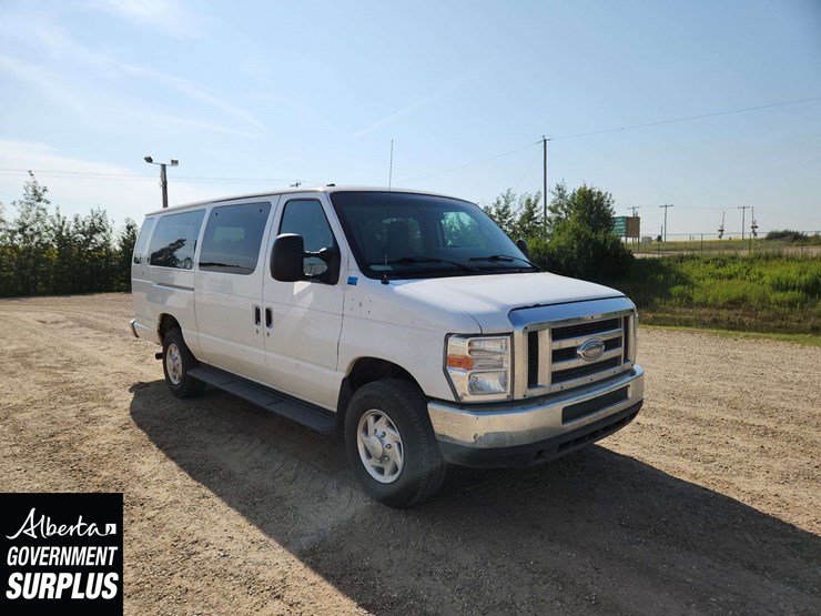 2013-ford-cargo-image-4