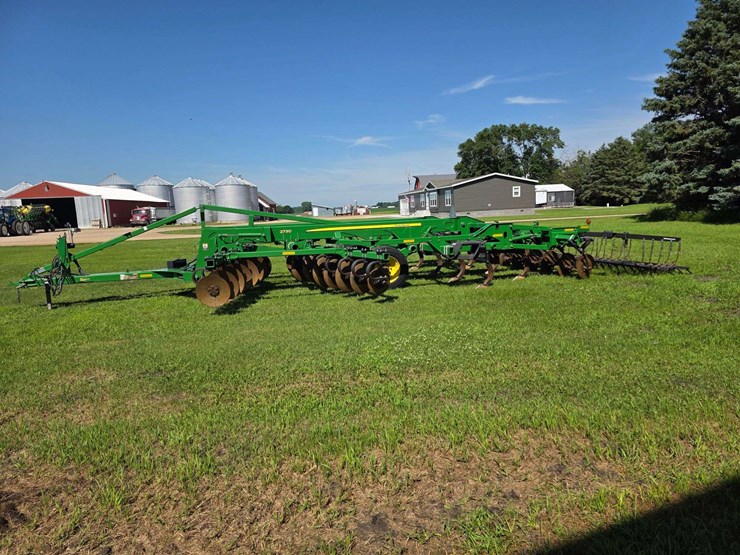 2016-john-deere-18-image-19