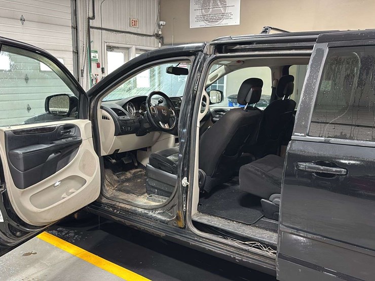 2012-dodge-grand-caravan-image-11