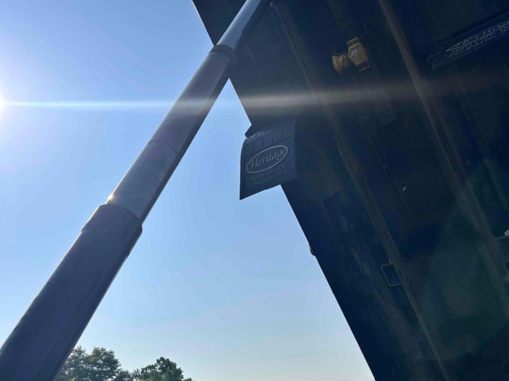2022-western-star-tri-axle-dump-image-30