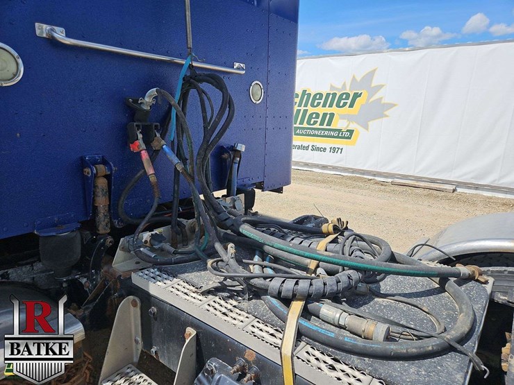 2009-peterbilt-388-image-34