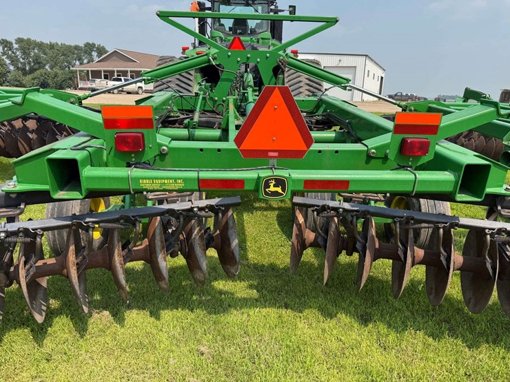 2013-john-deere-2623-image-27