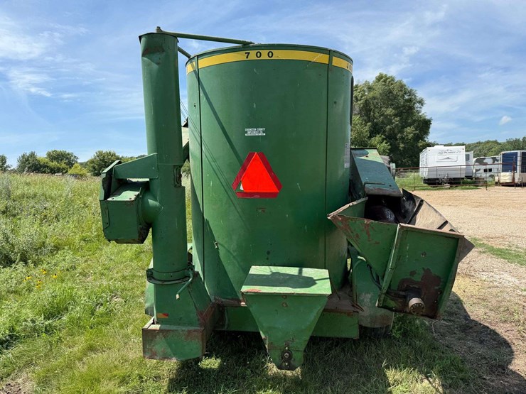 john-deere-700-image-4