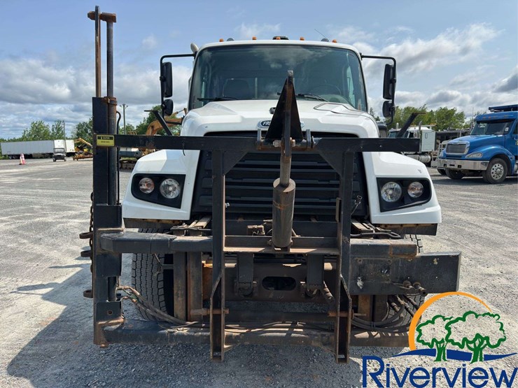 2017-freightliner-114sd-image-7