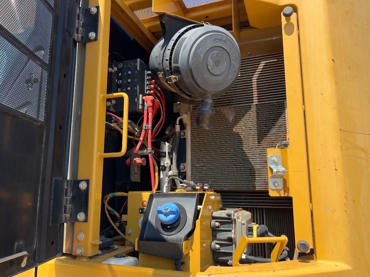 caterpillar-325fl-image-31