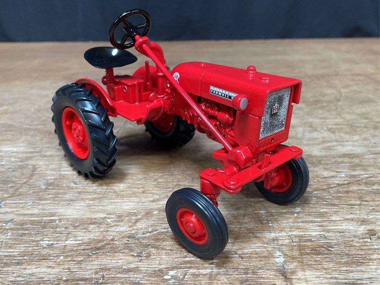 1/16-farmall-cub-2007-red-power-roundup-nib-ertl-image-9