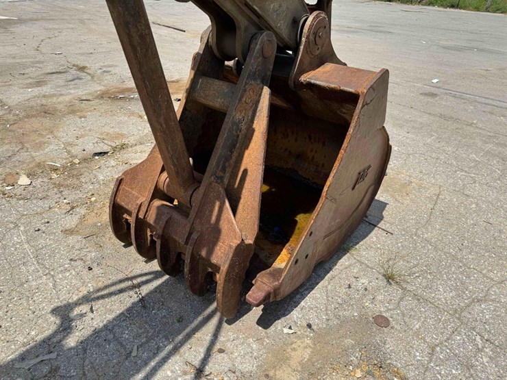 2014-deere-210g-lc-image-53