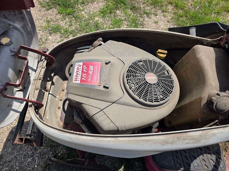 white-lt1850-hydrostatic-lawn-mower-for-parts,-18hp-briggs-and-stratton-engine,-untested,-selling-fo-image-7