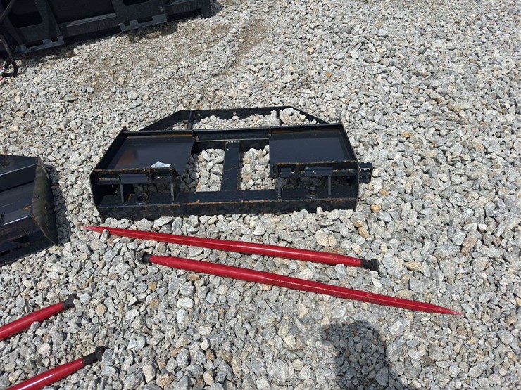 skid-steer-bale-spear-attachment-image-4