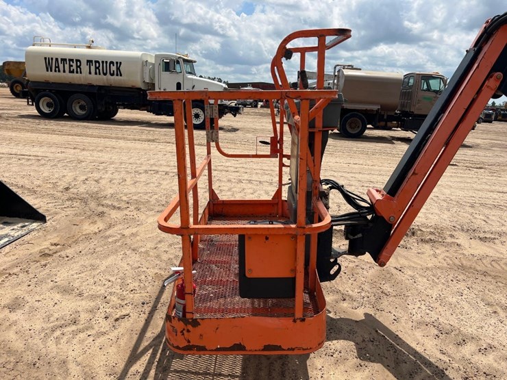 2008-jlg-450aj-image-23