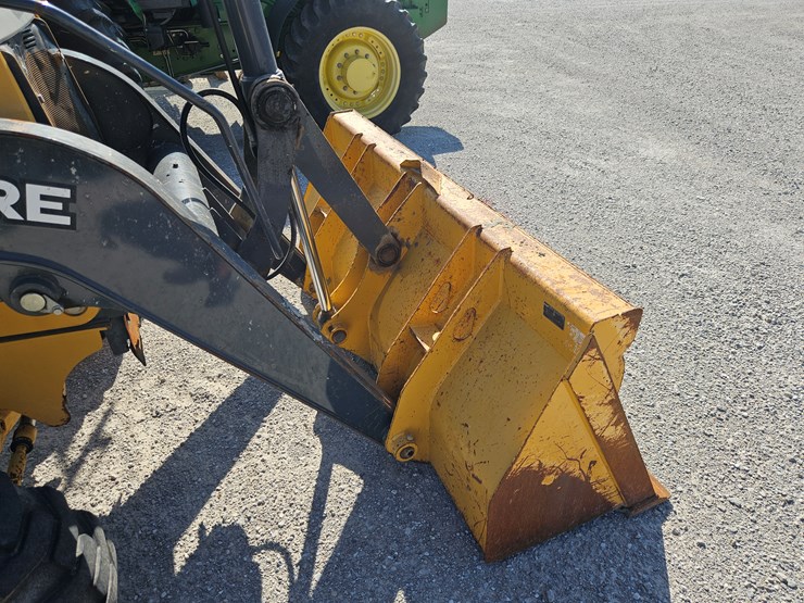 2018-deere-210l-image-23