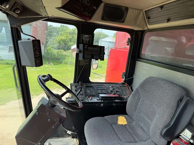 1990-case-ih-1680-image-43