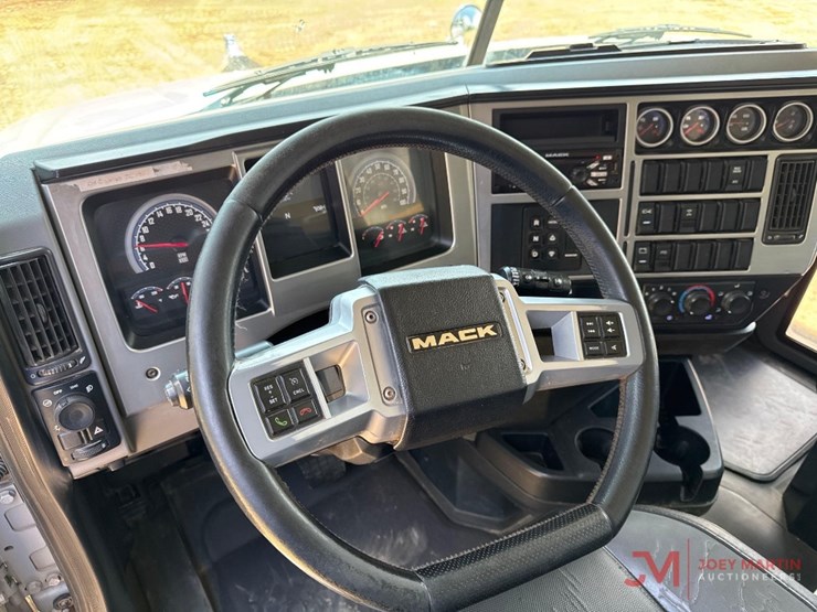 2021-mack-gr64f-granite-dump-truck-image-20