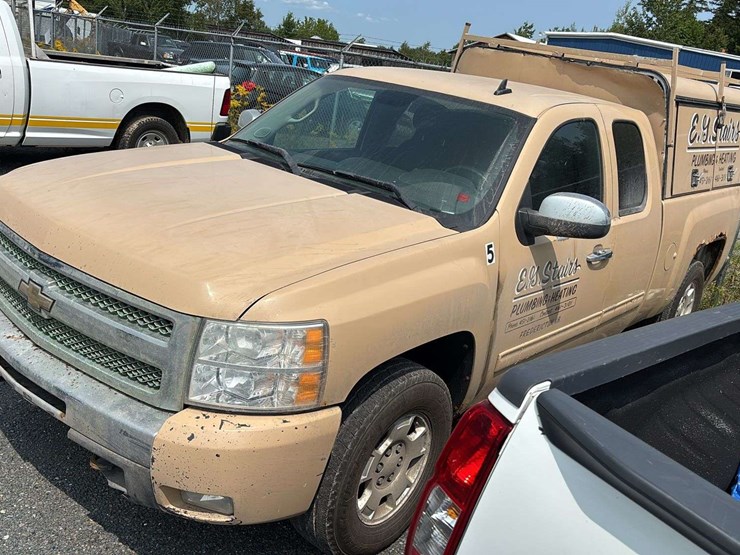 2011-chevrolet-silverado-1500-image-2