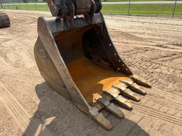 caterpillar-320fl-image-17