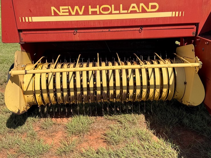 new-holland-326-image-5