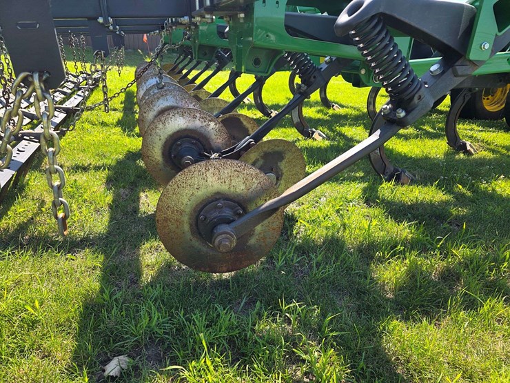 2016-john-deere-18-image-54