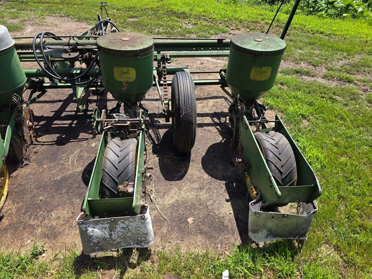 john-deere-4-row-planter,-hydraulic-lift-with-newer-hoses,-worked-when-last-used-2-years-ago,-model:-image-8