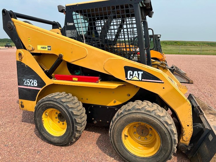 caterpillar-252b-image-19