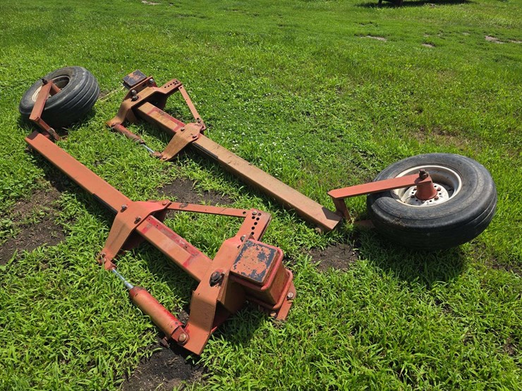 (2)-lift-assist-arms-with-9.5l-14-tires-and-cylinders,-off-no-till-drill,-buying-both-for-one-money-image-5