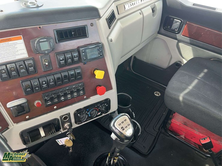 2017-western-star-5700xe-image-7