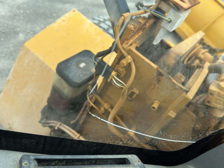 caterpillar-938h-image-22