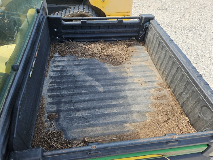 2019-john-deere-gator-image-8