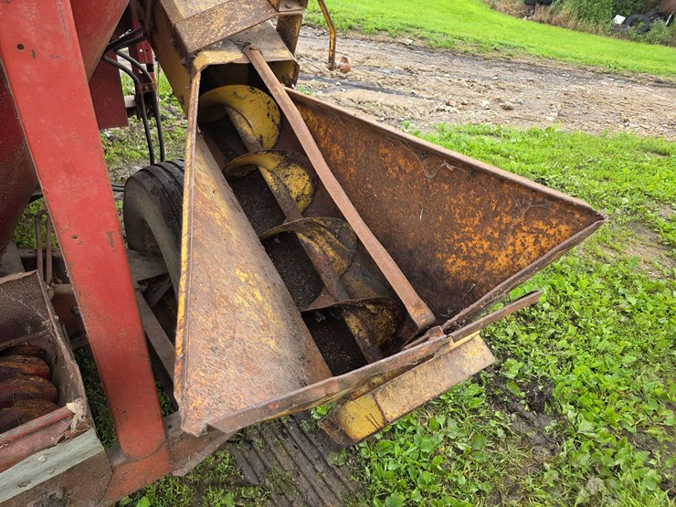 new-holland-355-image-17