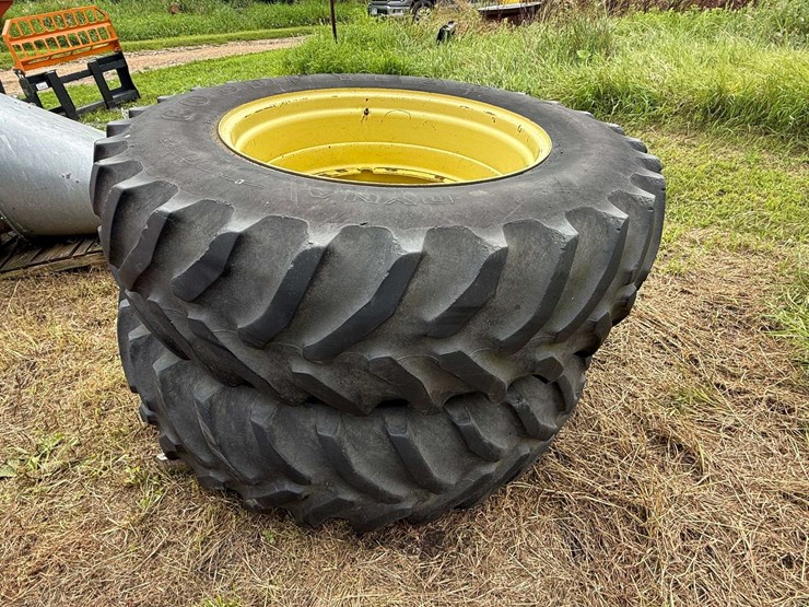 john-deere-12-image-1