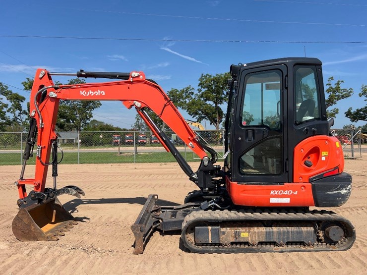 2022-kubota-kx040-4-image-1