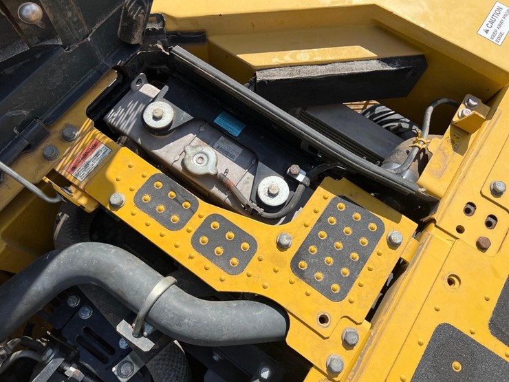 2017-komatsu-pc228us-lc-10-image-36