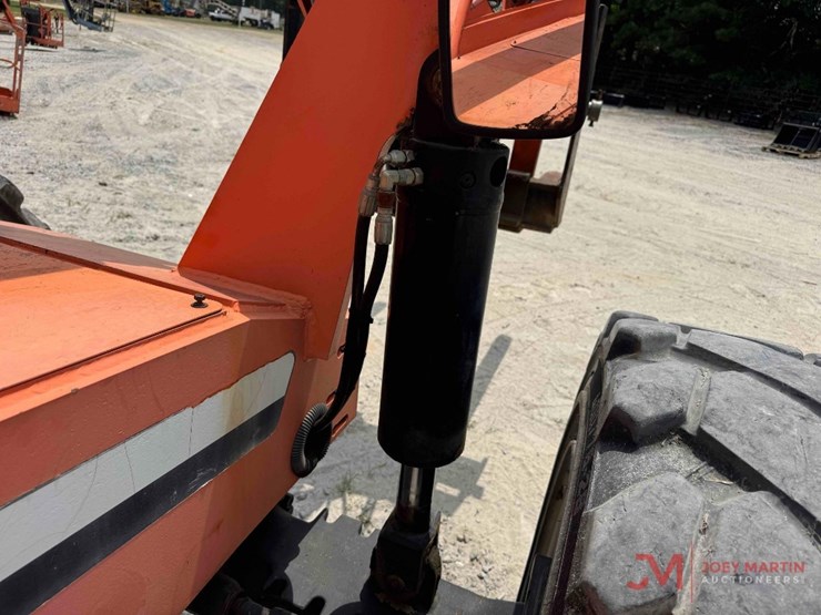 2005-jlg-8042-image-14
