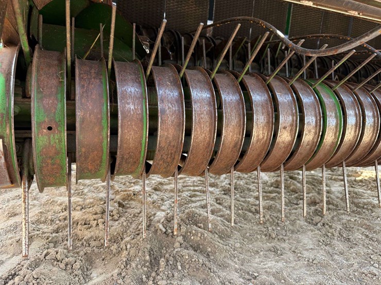 2006-john-deere-567-image-11